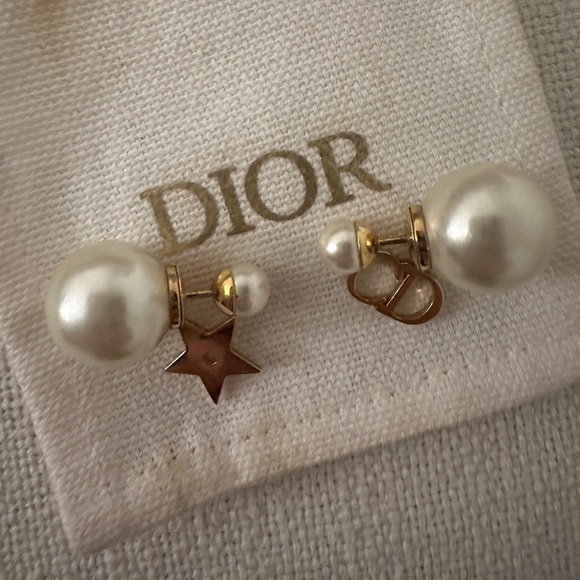 Dior Earrings in perfect condition - Picture 1 of 2
